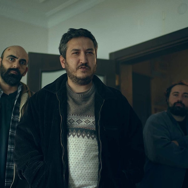 Kendine has mizahı, tuhaf ama bir o kadar tanıdık karakterleri ve yeteneğiyle son yılların en çok konuşulan isimlerinden biri Feyyaz Yiğit.