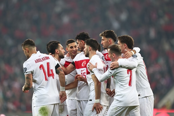 Türkiye, Bulgaristan engelini de 2-0 ile geçerek Dünya Kupası’na katılma ümitlerini sürdürdü.