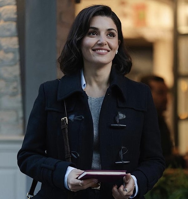 This time around, there's been a buzz about what happened to Hande Erçel's hair in her latest movie, 'Two Worlds One Wish'.