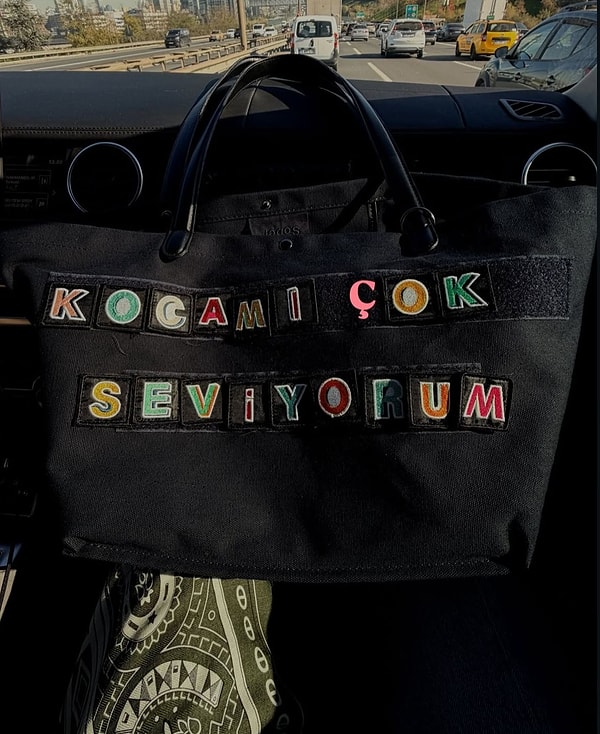 2023 yılında Nazım Akmandil'le bir değil, biri İtalya'da, biri İstanbul'da biri de Bodrum'da olmak üzere üç düğün yapan Esmersoy tarihe geçmişti.