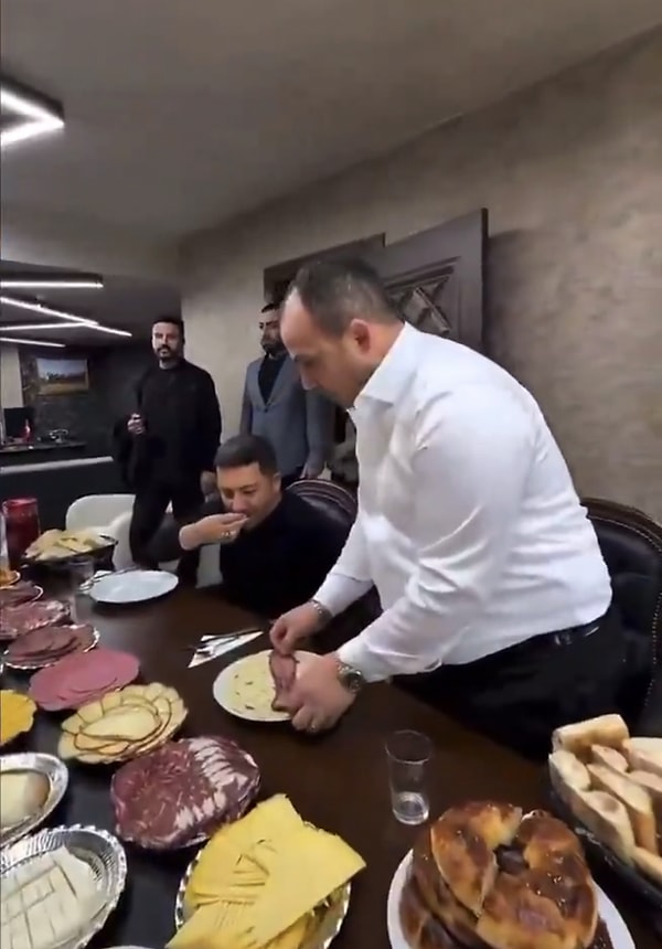 Adeta kuş sütü eksik! Lüks kahvaltı sofrası tepki çekti.