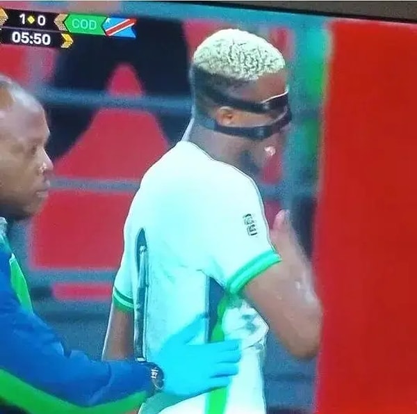 Galatasaraylı Osimhen sakatlandı, gözyaşları içinden sahadan ayrıldı!