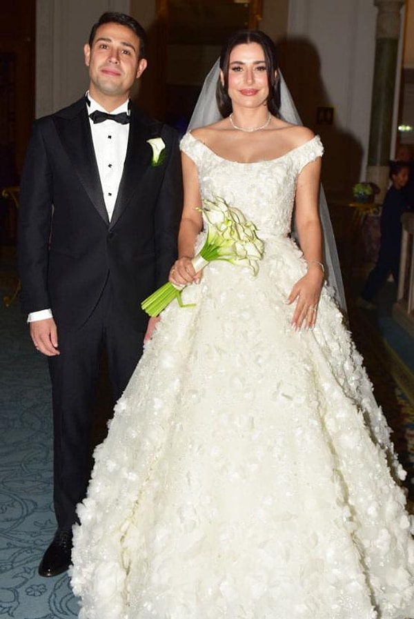 Çırağan Sarayı'nda gerçekleşen düğünde siyaset ve sanat dünyasının önemli isimleri kameralara yansıdı.