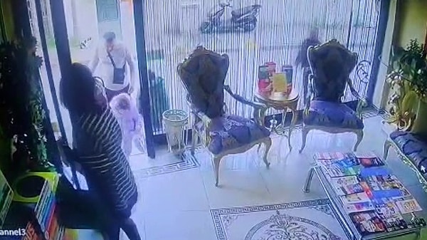 Fatih ilçesinde gıda zehirlenmesi şüphesiyle anne ve 2 çocuğunu hayattan koparan faciaya ilişkin yürütülen soruşturma çok yönlü olarak devam ediyor.