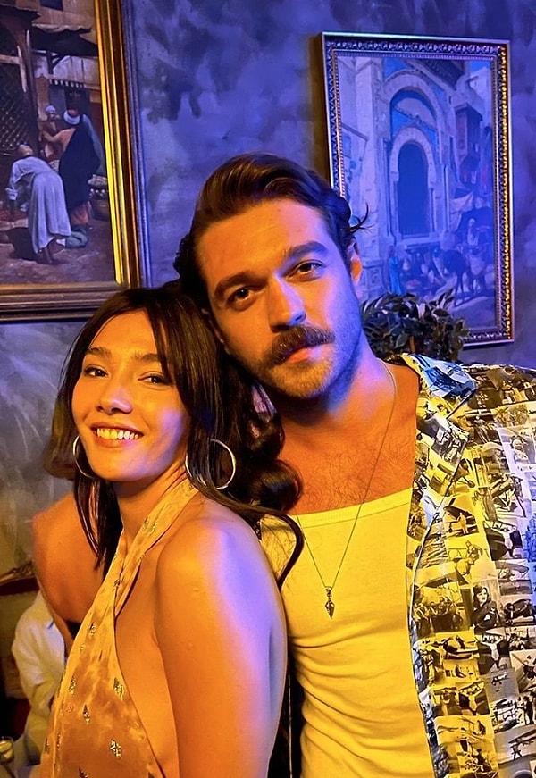 2019’da “Her Yerde Sen” setinde tanışıp gerçek hayatta da aşk yaşamaya başlayan Furkan Andıç ve Aybüke Pusat'ı mutlaka tanıyorsunuzdur.