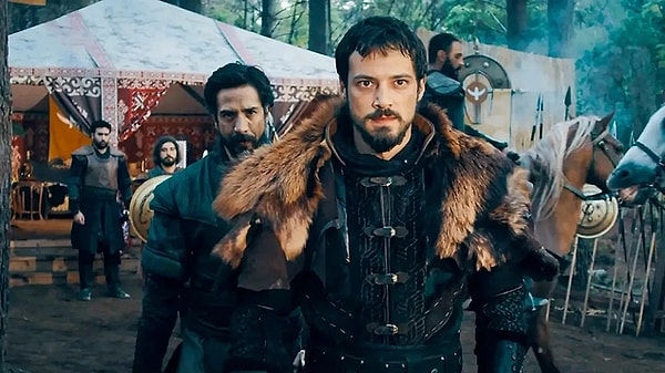 10. Kuruluş Osman'dan ayrılan Burak Özçivit'in Mert Yazıcıoğlu ile arasının bozuk olduğu iddia ediliyordu.