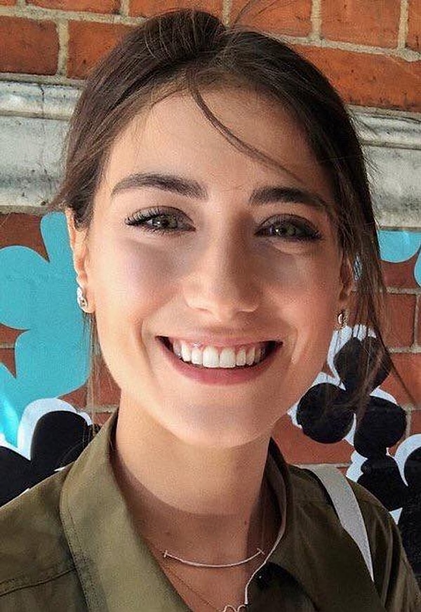 2019’dan beri evli olan Hazal Kaya ve Ali Atay, altı yıllık evliliklerinin ardından ilk kez aynı projede, Disney+’ta yayınlanacak Sekizinci Aile dizisinde yan yana geldi.