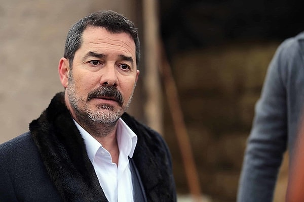 ATV’nin yeni dizisi Liliyar için ilk anlaşma sağlayan Fikret Kuşkan olmuştu.