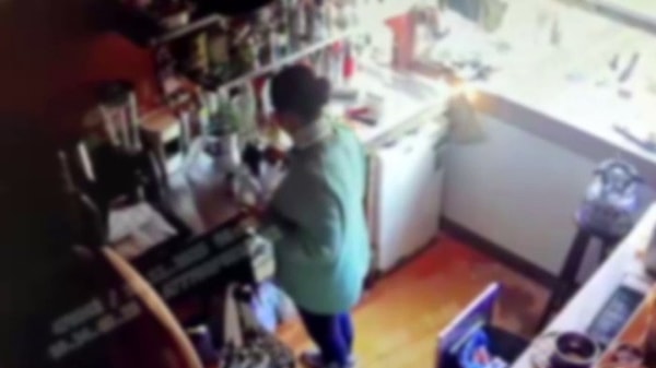 Kadının hayati tehlikesinin devam ettiği öğrenildi.