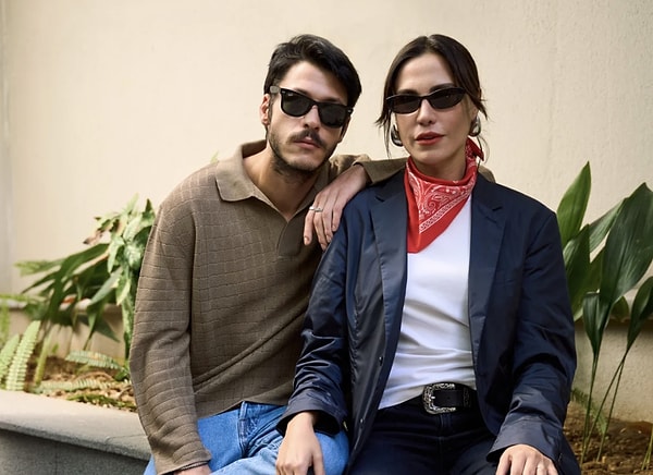 Şükran Ovalı ve Kubilay Aka, Fora adlı tiyatro oyununda buluştu.