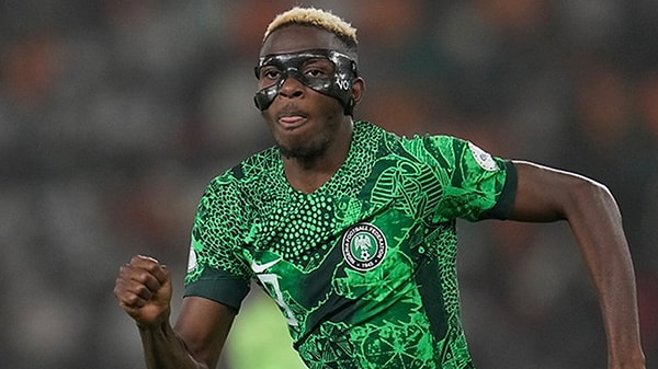 Osimhen sahalardan ne kadar uzak kalacak?