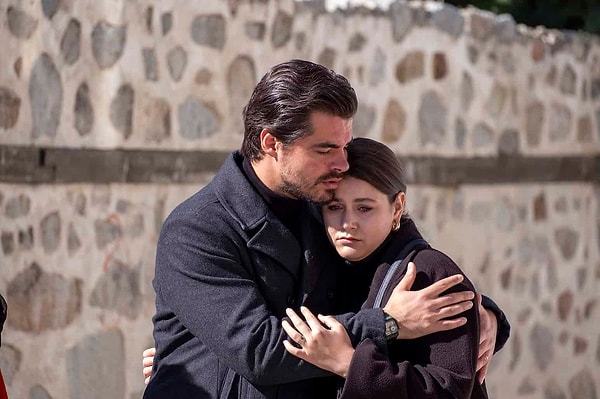 TRT 1'in sevilen dizisi Gönül Dağı, ani bir ayrılık haberiyle gündem oldu.