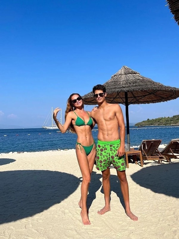 There's no one who doesn't know the famous model and presenter, Ebru Şallı, who has been captivating millions with her flawless physique for years!