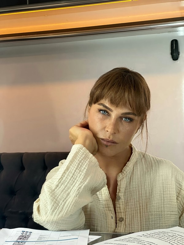 Magazin dünyasının en bomba isimlerinden Hülya Avşar, uzun süredir televizyon ekranında uzak.