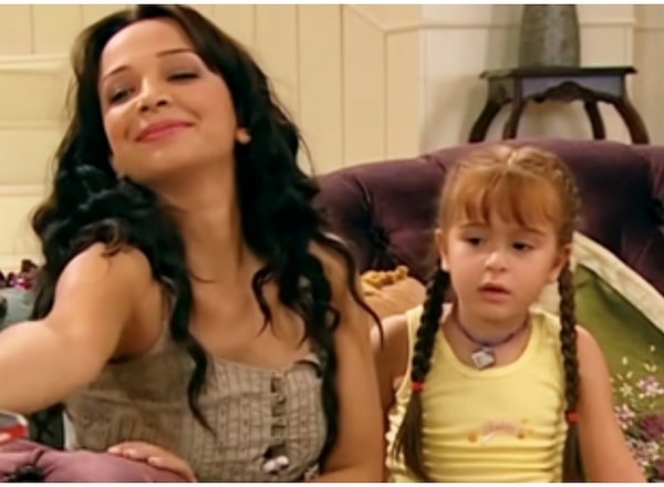 Asena Keskinci, sosyal medyada paylaşılan videolarda, Bez Bebek setindeyken henüz 6–7 yaşlarında olduğu sıralarda Evrim Akın’dan şiddet gördüğünü iddia etti.