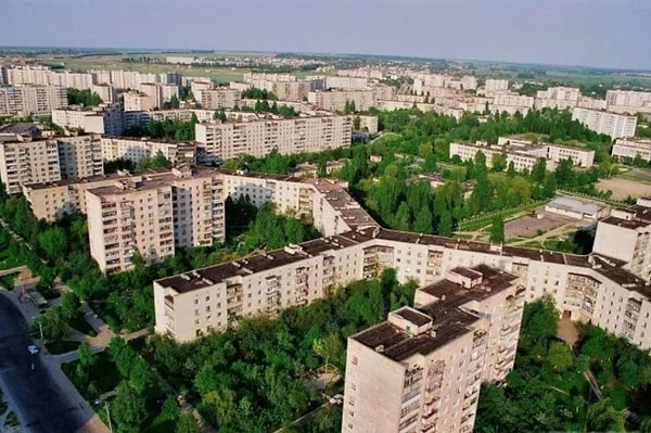 Lutsk’un "Arı Kovanı Evi", 1970’lerde inşa edilen dev bir konut sistemi olarak dünyanın en uzun konut binası ünvanını taşıyor.