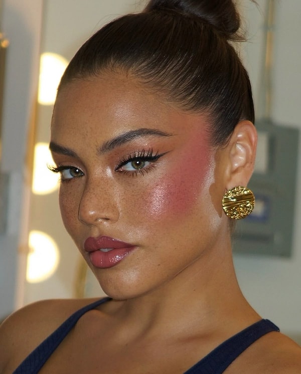 İşte allık körlüğü makyajının hakkını veren bir makyaj!