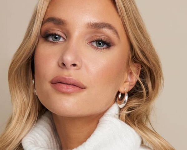 Soft ve doğal makyaj stili yüzünün güzelliğini en iyi şekilde ortaya çıkarıyor!