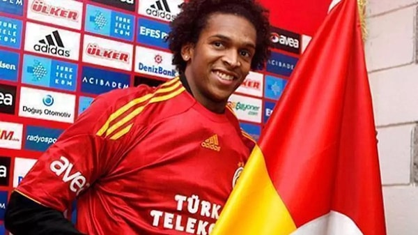 Daha önce takım otobüsünden indirilmişti.