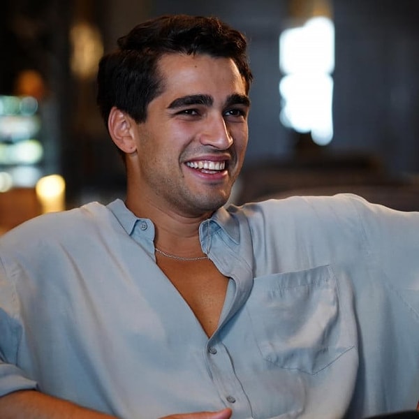 Kıyaslamanız için Mert Ramazan Demir’in fotoğrafını da şöyle bırakalım 👇