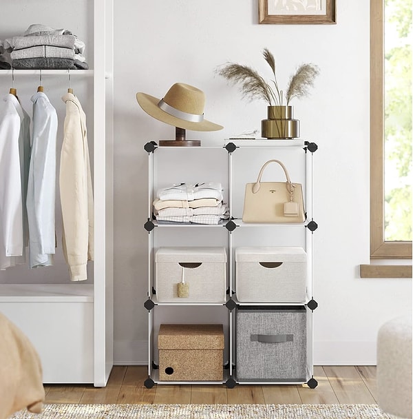 Evinde düzen sağlamak ve ekstra alan yaratmak isteyenlerin bayılacağı SONGMICS takılabilir plastik raf!