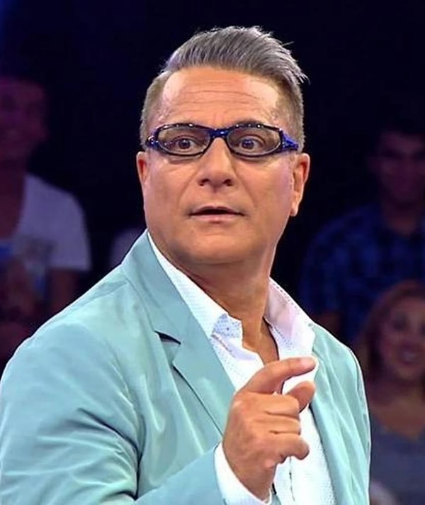 Mehmet Ali Erbil son dönemde daha çok özel hayatıyla, özellikle de kendisinden 42 yaş küçük eşi Gülseren Ceylan’la yaptığı altıncı evlilikle konuşuluyordu.