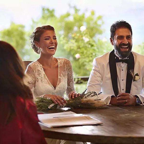 Gülben Ergen’in 2014’te nikâh masasına oturduğu, 2016’da ise olaylı bir şekilde boşandığı gazeteci ve haber sunucusu Erhan Çelik şiddet iddialarıyla gündemde.