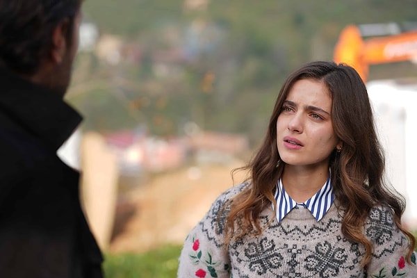 Taşacak Bu Deniz dizisini dilimizden düşüremiyoruz. Yeni bölümüyle kendi reyting rekorunu kıran dizi, ayrıca 15 reytingi aştı.