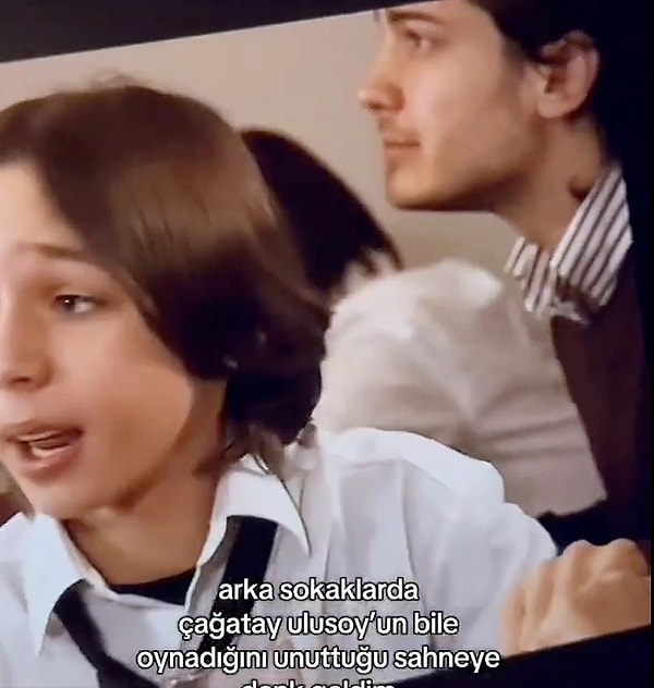 Çağatay Ulusoy’un, yıllar önce Kanal D'nin hala devam eden Arka Sokaklar dizisinde figüran olarak rol aldığı ortaya çıktı.