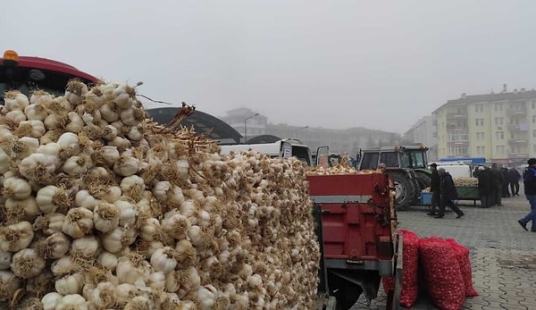 Geleneksel panayırlar onun etrafında güçlü bir kültür oluşturuyor.