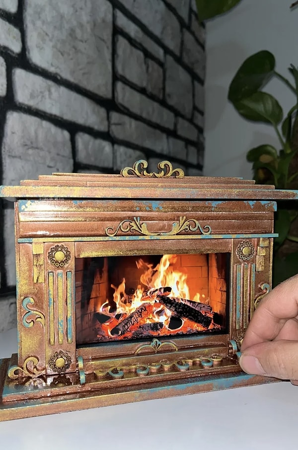 Atölyesine gelenlerin minyatürleri yakından inceleyebileceğini söyleyen Semerci,