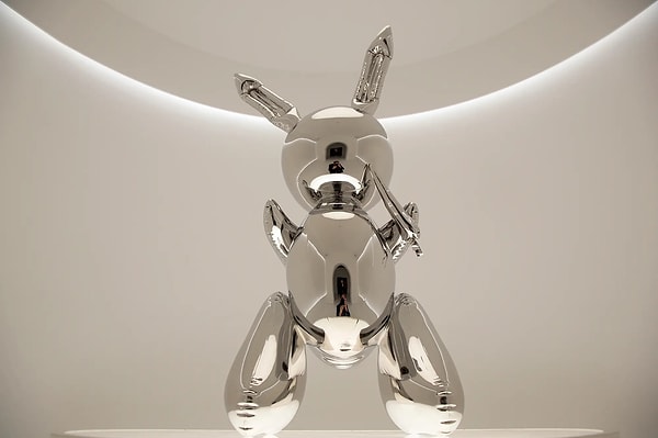 7. Jeff Koons'un paslanmaz çelikten yapılmış "Rabbit" ismindeki heykeli ne kadardır sence? Ayrıca bu heykelin bir ödülü de var!