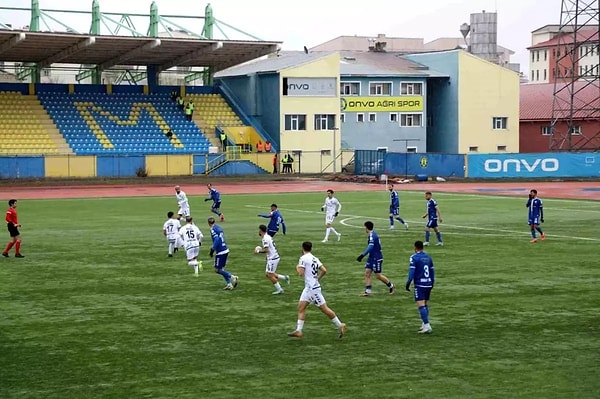 Amatörler ve U19 imdada yetişti.