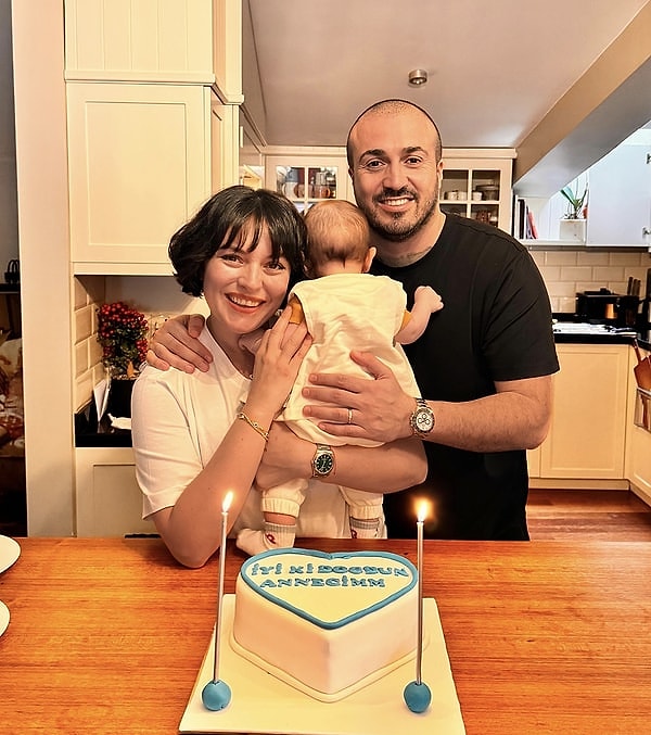 Şimdilerde annelik molasında olan Ezgi Mola'yı en son Başka Bir Sen filmi ve Başka Bir Gün dizisiyle izlemiştik.