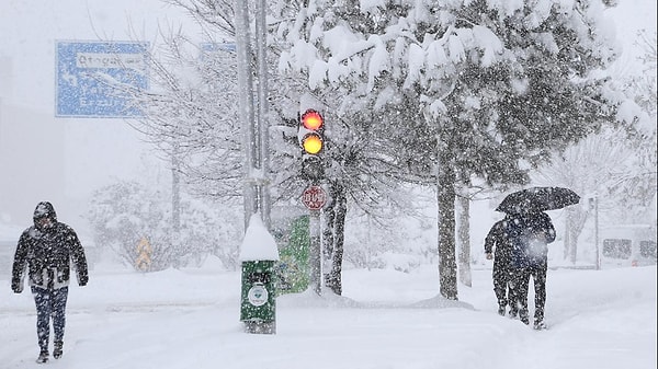Meteoroloji uzmanı Orhan Şen, beklenen hava durumu ve kar yağışı hakkında sosyal medya hesabından açıklama yaptı.