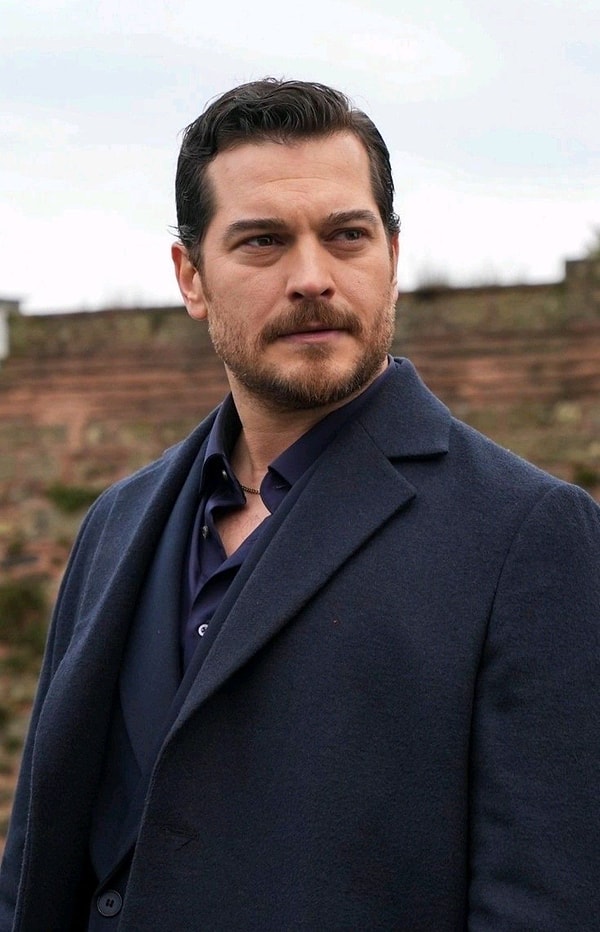 Senelerdir yakışıklılığı ve karizmasıyla konuşulan Çağatay Ulusoy, son zamanlarda pik yapmış durumda biliyorsunuz!