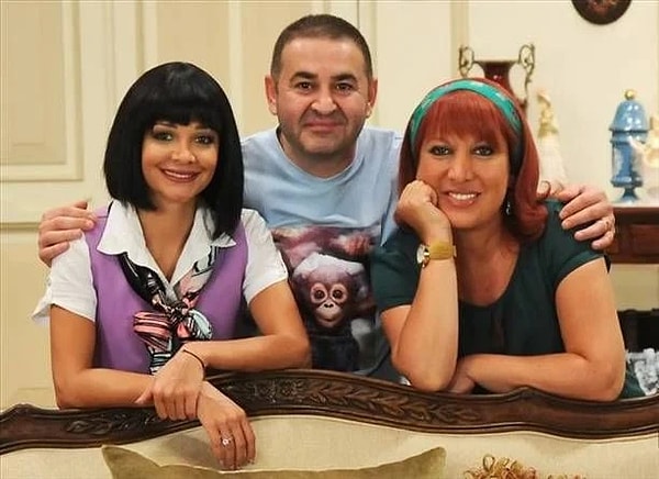 Oyuncu Oya Başar, Alemin Kıralı'ndaki rol arkadaşı Evrim Akın hakkındaki soruları yanıtladı.