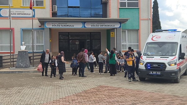Okula ambulanslar sevk edildi.