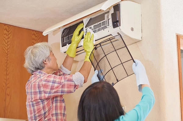 Bu kritik ayarların yanı sıra, filtreleri 2-4 haftada bir temiz tutmak ve dış ünitenin önünü açık bırakmak gibi basit önlemler de verimliliği önemli ölçüde artırır.