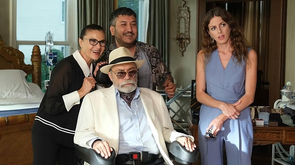 Yan Yana filmi tüm zamanların rekorunu kırarak 2017'de vizyona giren Ayla filmini geçti.