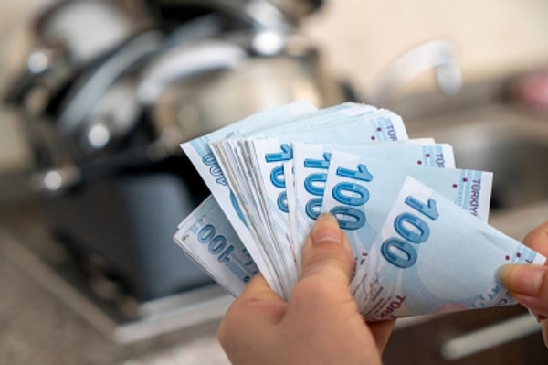 Türkiye’de milyonlarca kişi önümüzdeki günlerde açıklanması beklenen asgari ücretin ner kadar olacağını beklerken Millet Haber Genel Yayın Yönetmeni Sinan Burhan’dan asgari ücret kulisi geldi.