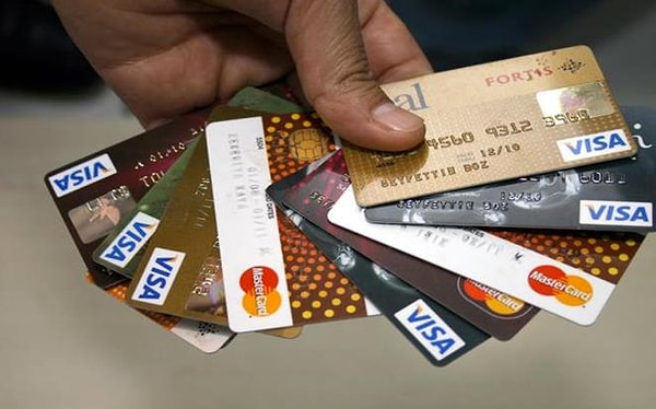 Güllü, konuyla ilgili olarak bazı firmaların yıl sonu gelmeden para puanları kullanmalarına yönelik müşterilerini uyarmasına rağmen birçok firmanın tüketiciye bu uyarıyı yapmadığının altını çizerek, şunları kaydetti: