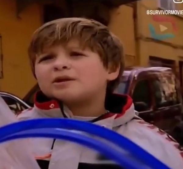 Kariyerinde yükselişe geçen Burak Yörük’ün hayranları çocukken de oyunculuk yaptığı dizileri geçtiğimiz haftalarda paylaşmıştı.