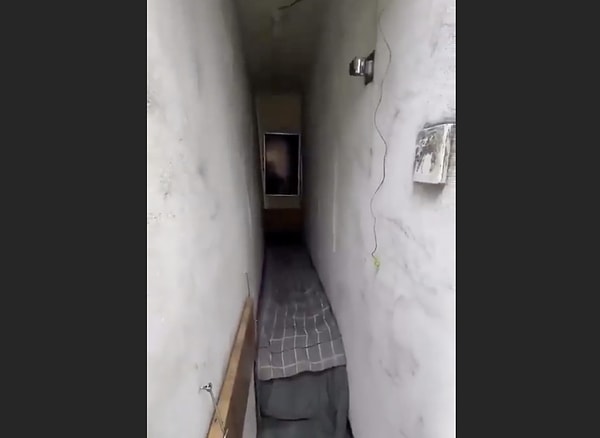 Televizyon yan asılmış...