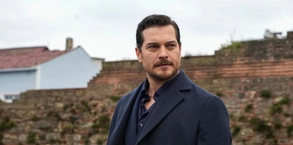 5. Eşref hapisten kaçmak için hangi kılığa girdi?