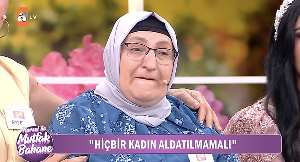 Gelinim Mutfakta'nın her bölümünde nasıl bir kaş stiliyle göreceğimizi merak ettiğimiz Beyhan kaynana, bu defa ATV'de yayınlanan Mutfak Bahane programında karşımıza çıktı.