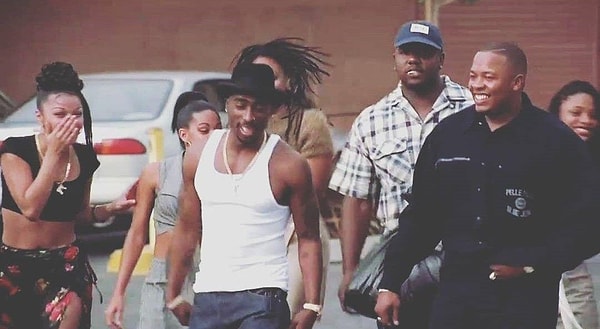 1. Tupac’ın California Love şarkısındaki ünlü konuşmalı giriş bölümü kim tarafından yapılmıştır?