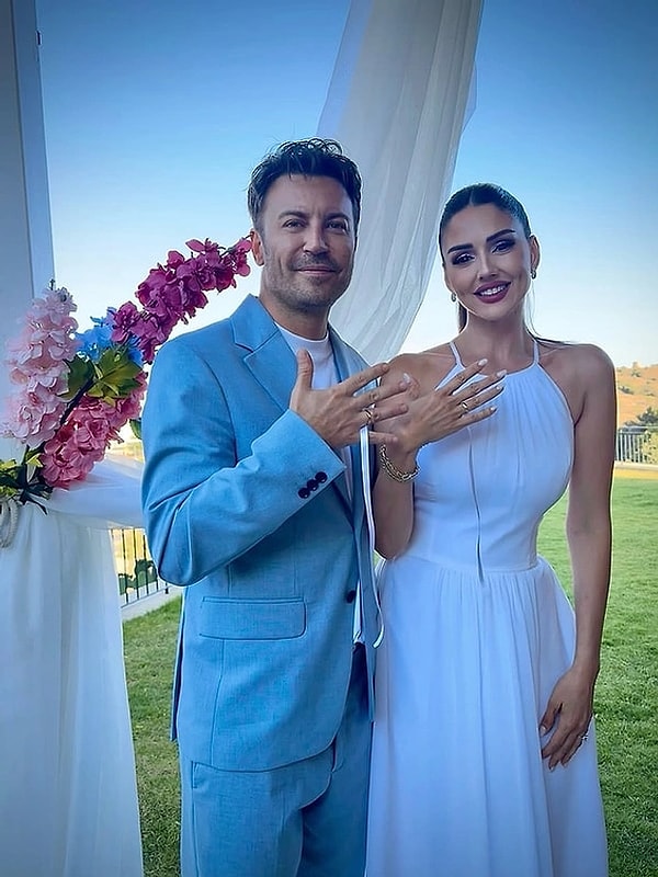 Karizmatik oyuncu Tolga Güleç vegüzel sunucu Öykü Cengiz Temmuz ayında birlikteliklerini nişanla taçlandırmıştı.