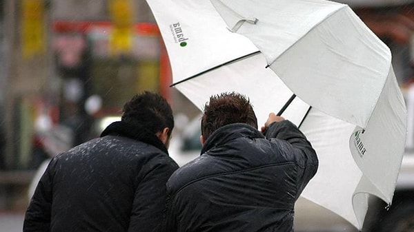 Meteoroloji bazı bölgelerdeki kuvvetli rüzgar ve sağanacak yağış nedeniyle vatandaşları uyardı.