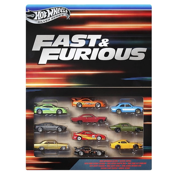 Detaylı araba tasarımları ve özel süslemeleriyle hem koleksiyonculara hem de film serisinin hayranlarına göz kırpan keyifli bir paket sunuyor.